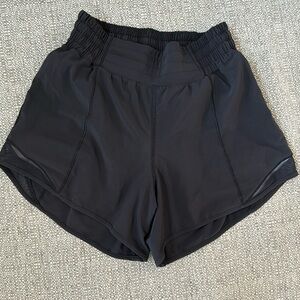 Lululemon Hotty Hot High Rise Lined short, size 2, 4”
